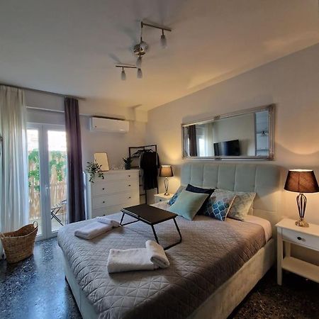 Chic Apt Near Acropolis - Avdi Square Athens Exterior photo