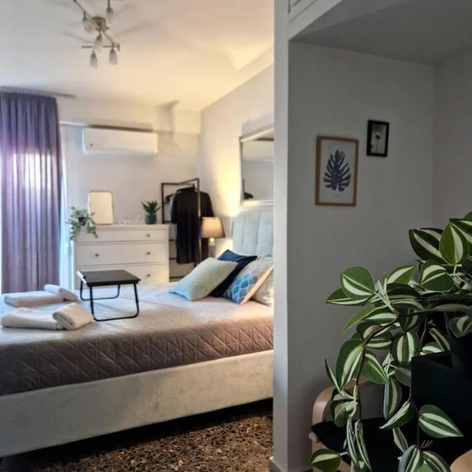 Chic Apt Near Acropolis - Avdi Square Athens Exterior photo