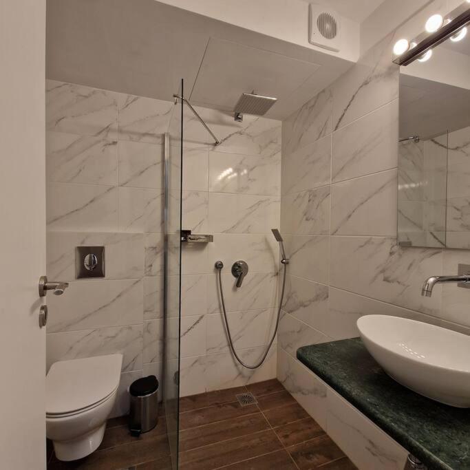 Chic Apt Near Acropolis - Avdi Square Athens Exterior photo