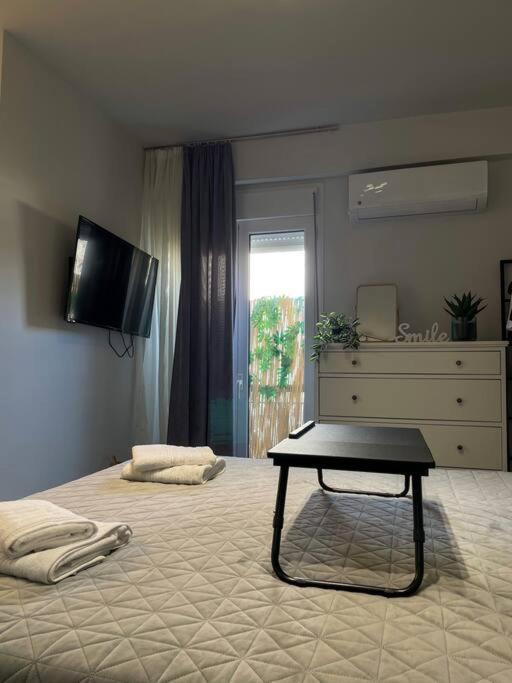 Chic Apt Near Acropolis - Avdi Square Athens Exterior photo
