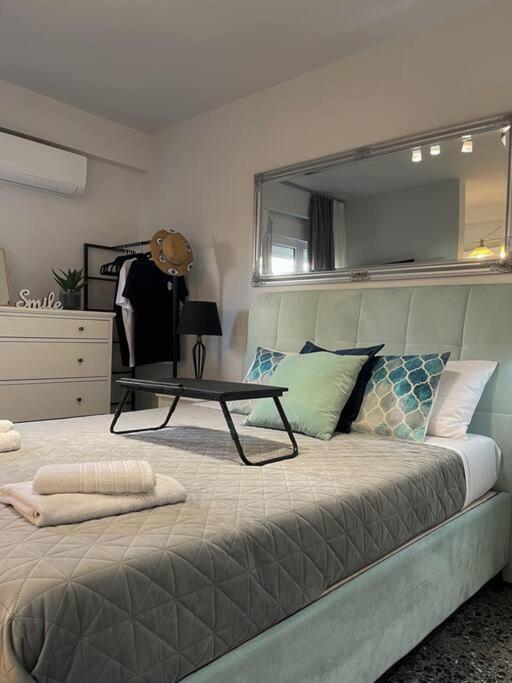 Chic Apt Near Acropolis - Avdi Square Athens Exterior photo