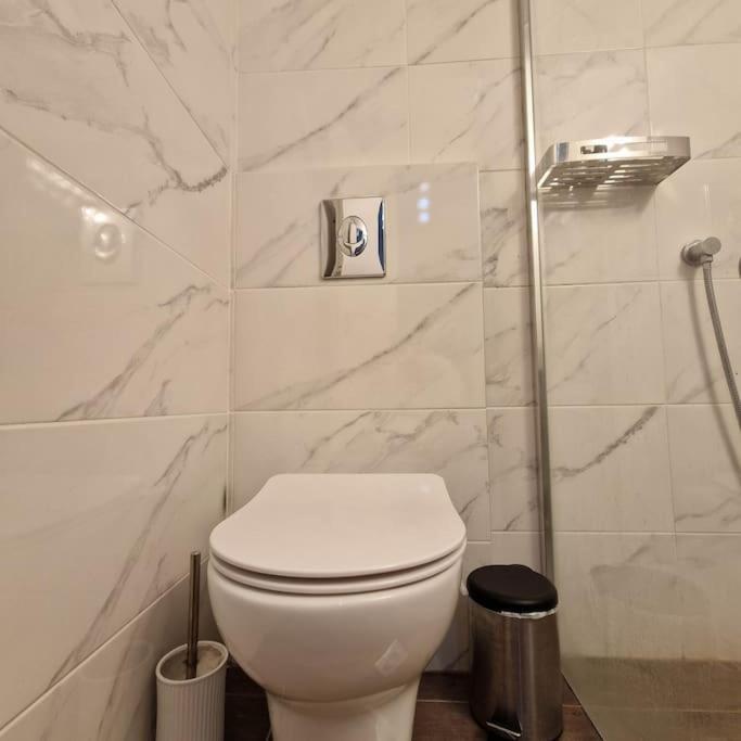 Chic Apt Near Acropolis - Avdi Square Athens Exterior photo